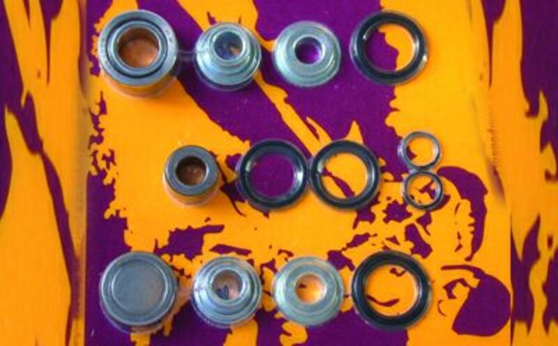 KIT ROULEMENTS D'AMORTISSEUR POUR YAMAHA YZ125/250 2001-05 ET YZ,WR250F/426F/450F 2001-06